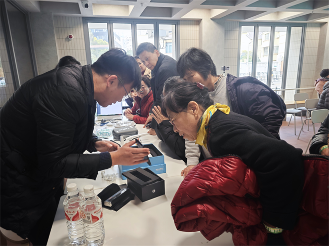 慧瞳行”社区眼科健康公益行动尊龙凯时新版APP首页“智(图2)