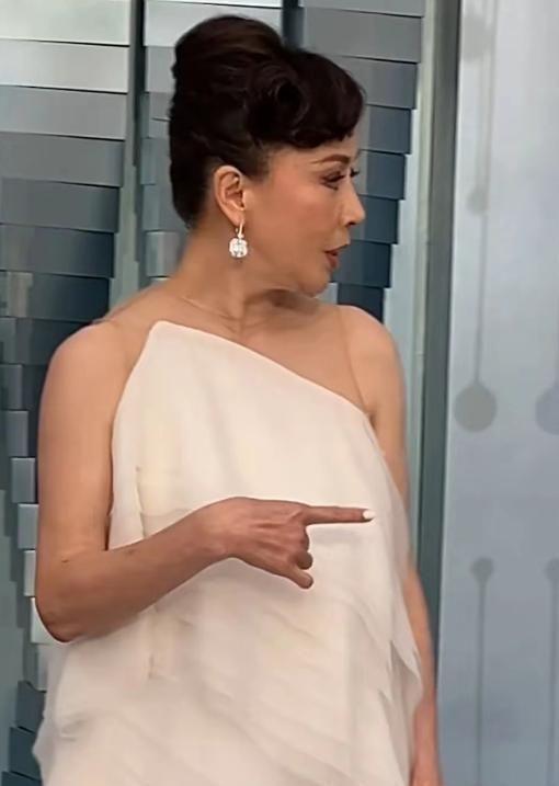 ：刘嘉玲脸垮了舒淇又嫩了胡杏儿赢麻尊龙凯