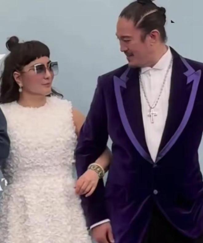 ：刘嘉玲脸垮了舒淇又嫩了胡杏儿赢麻尊龙凯时网站澳门水舞间镜头好真实(图9)