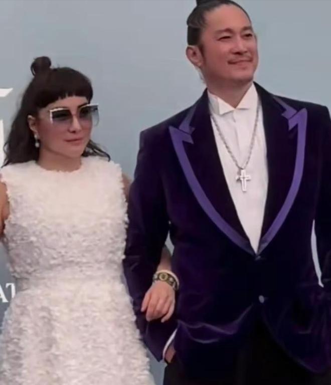 ：刘嘉玲脸垮了舒淇又嫩了胡杏儿赢麻尊龙凯时网站澳门水舞间镜头好真实(图17)